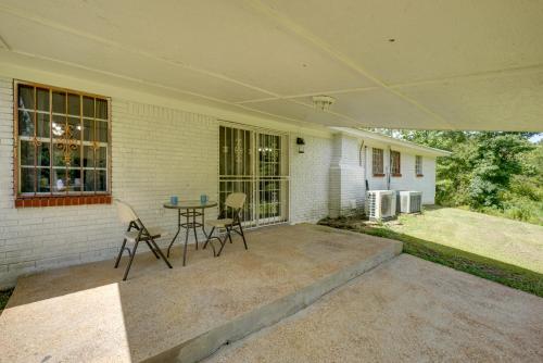 9 Mi to Water Park: Silver Creek Gem w/ Fireplace! in Prentiss