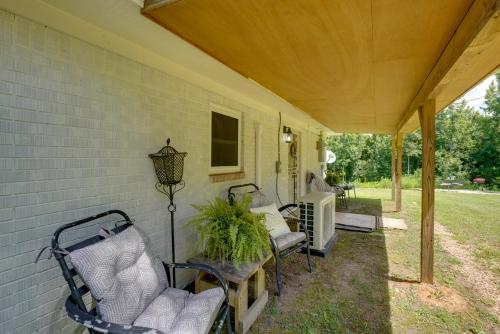 9 Mi to Water Park: Silver Creek Gem w/ Fireplace! in Prentiss