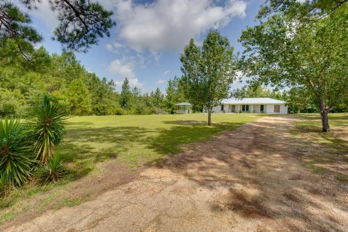 9 Mi to Water Park: Silver Creek Gem w/ Fireplace! in Prentiss