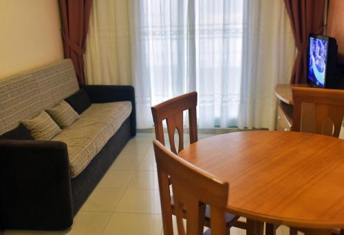Two-Bedroom Apartment (4-6) image 10