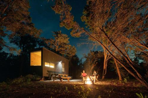 Postcard Cabins Hill Country - 윔벌리