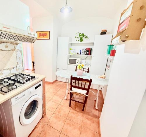 Vacanze Romane Colosseo apartment, Rome (photo 10)