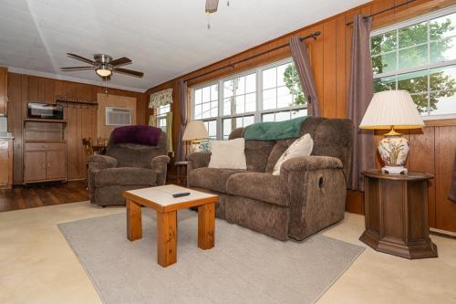 The Cabin at Prairie Hollow Camp w/ Boat Slip*