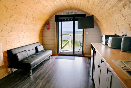 Argyll View Luxury POD at Skelmorlie Fishery THE Otter in Скелморлі