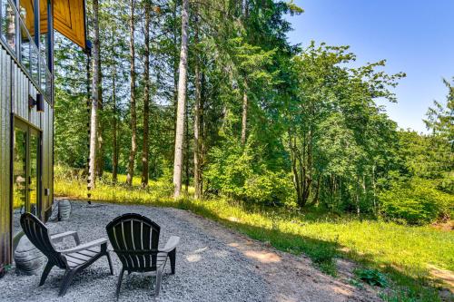 Modern PNW Cabin on 10 Wooded Acres in Saint Helens (OR)