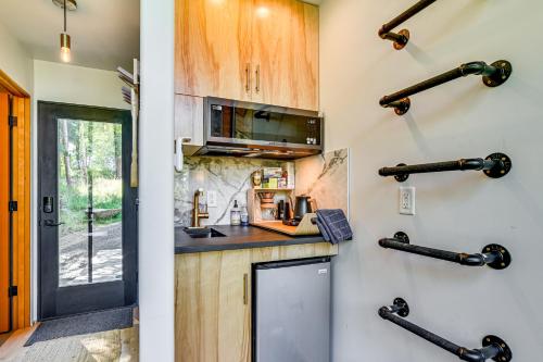 Modern PNW Cabin on 10 Wooded Acres in Saint Helens (OR)