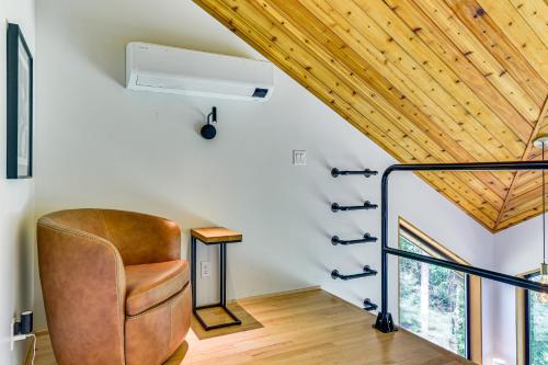 Modern PNW Cabin on 10 Wooded Acres in Saint Helens (OR)