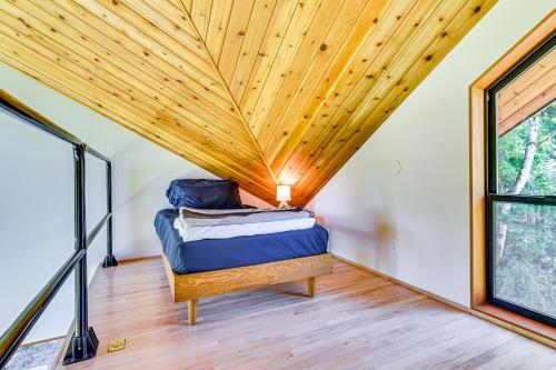 Modern PNW Cabin on 10 Wooded Acres in Saint Helens (OR)