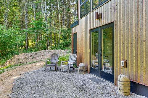 Modern PNW Cabin on 10 Wooded Acres in Saint Helens (OR)