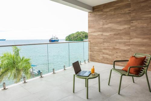ระเบียง/ชานเรือน, 304 - Suva City Views Oceanfront Large Balcony in เรวา