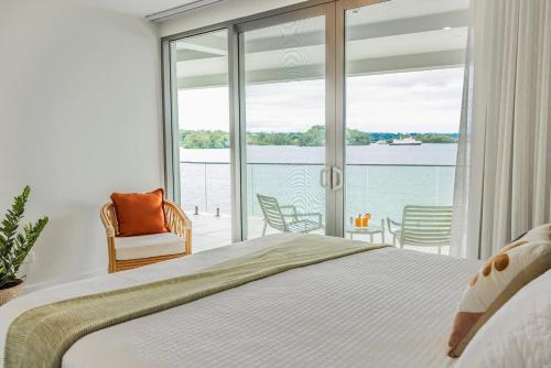 304 - Suva City Views Oceanfront Large Balcony in เรวา