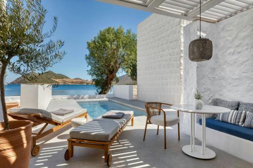 Swimmingpool, Patmos Aktis Suites & Spa in Patmos