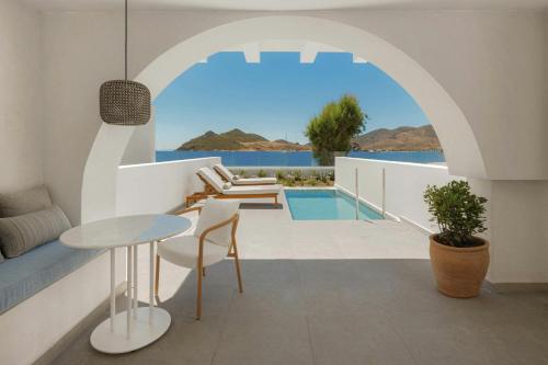 Swimmingpool, Patmos Aktis Suites & Spa in Patmos