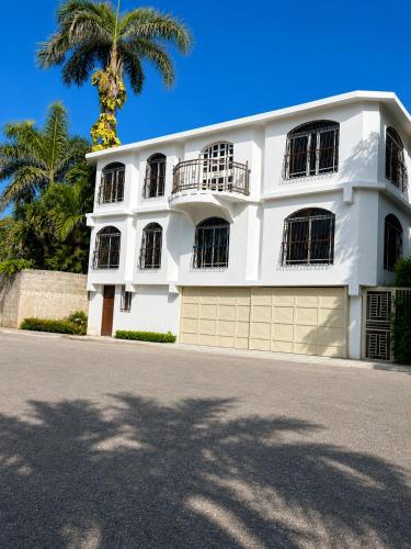 . Los Patos Waterfront Private Suites