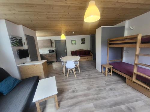 Studio face aux pistes, sud, rdc - 4 pers. - FR-1-266-317