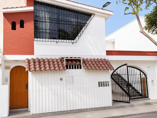 Ica Center Private Home with Garage