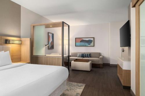 1 king bed, 1 sofa bed