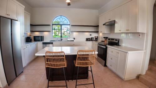 TheCasaVilla 7Bdrm Pool Cinema Sleeps 26 in Bethel