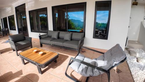 TheCasaVilla 7Bdrm Pool Cinema Sleeps 26 in Bethel