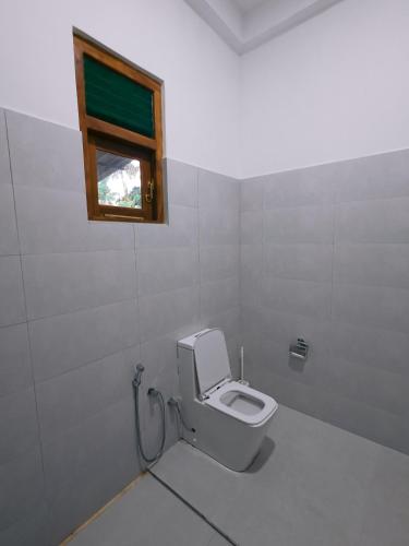 Lavera hideout Hiriketiya - image 2