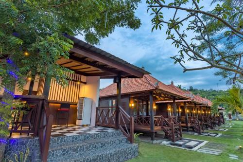 Exterior view, The Bridge Huts in Nusa Ceningan