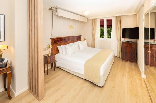 Melia Recoleta Plaza Hotel near Recoleta