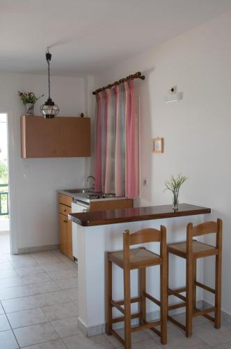 virtuve, Meltemi Studios in Megalochori (Agkistri)