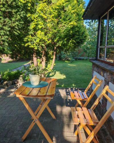 Charming Private Floor with Garden Views & Coffee in ลีพาจา