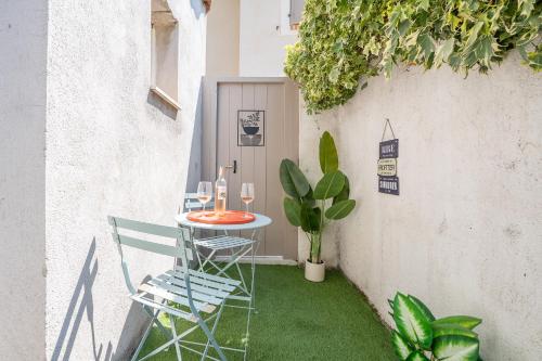 Studio Le Clair Logis, Centre ville à pied, Lit Queen size, Climatisation, extérieur