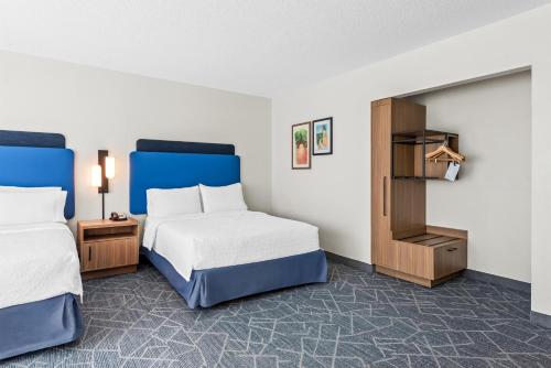2 queen beds
