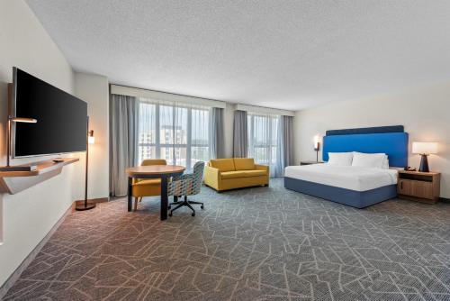1 king bed, 1 sofa bed
