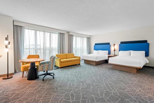 2 queen beds, 1 sofa bed