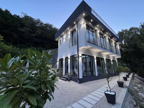 Villa Happiness