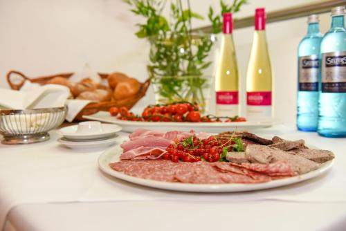 อาหารและเครื่องดื่ม, Weinhotel Koegler in เอลท์วิลเลอ อัม ไรน์