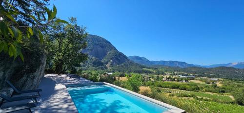 Úszómedence, Maison d'exception avec piscine privée pour 10 pers (Maison d'exception avec piscine privee pour 10 pers) in Chatillon-En-Diois