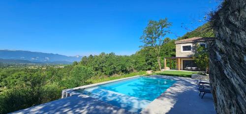 Maison d'exception avec piscine privée pour 10 pers (Maison d'exception avec piscine privee pour 10 pers) in Chatillon-En-Diois