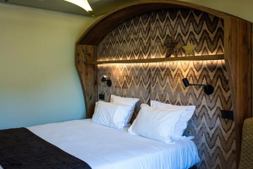 3 twin beds