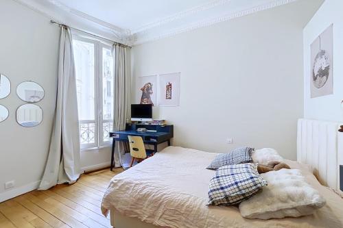 Beautiful family flat near Arc de Triomphe - image 4