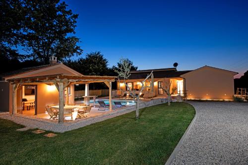 Villa Borgo Viridis, a peaceful pool villa in the heart of istria in Zabrežani