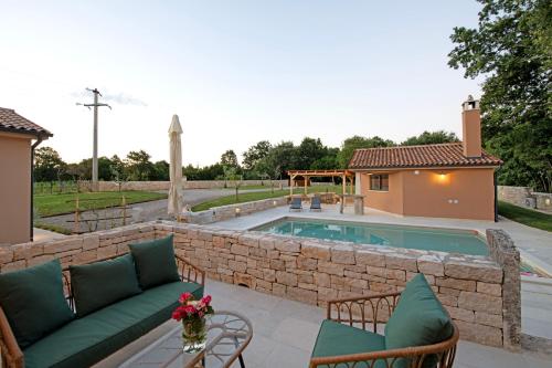 Villa Borgo Viridis, a peaceful pool villa in the heart of istria in Zabrežani