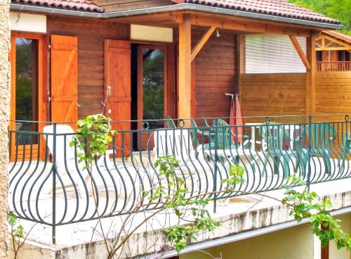 Chalet charmant à Saint-Gérons avec piscine partagée gîte à louer Saint-Gérons
