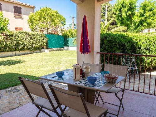 Charmant appartement à Saint-Cyr-sur-Mer avec jardin privé