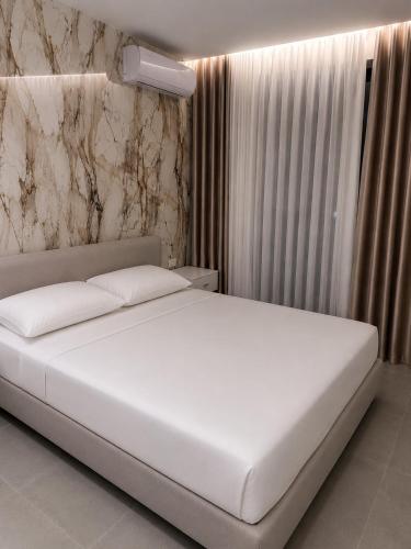 Luxury City Centre Apartment - image 3