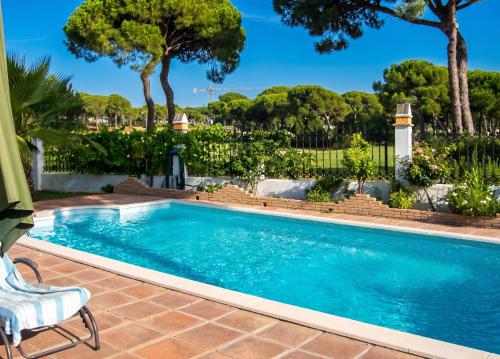 Elegant Villa in Nuevo Portil with Shared Pool gîte à louer El Portil