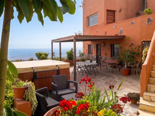 House with view and jacuzzi in Adeje
