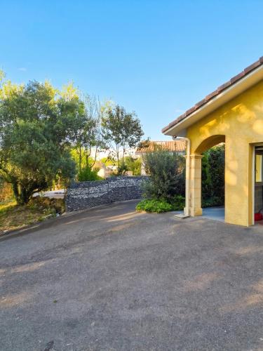 Villa avec piscine privée à Montsoué, 190 m² (Villa avec piscine privee a Montsoue, 190 m²) in Coudures