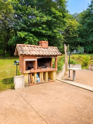 Villa avec piscine privée à Montsoué, 190 m² (Villa avec piscine privee a Montsoue, 190 m²) in Coudures
