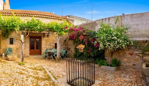 Charming House in Añora with Garden