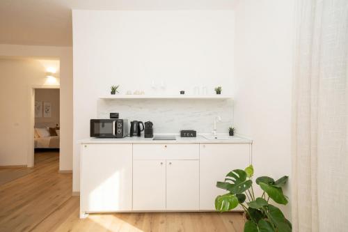 Cozy Apartment in Verona with Balcony and WiFi - image 5