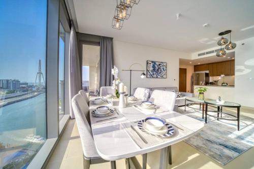 Luxury 2 Bed with Bluewater Views & Infinity Pool, Dubai